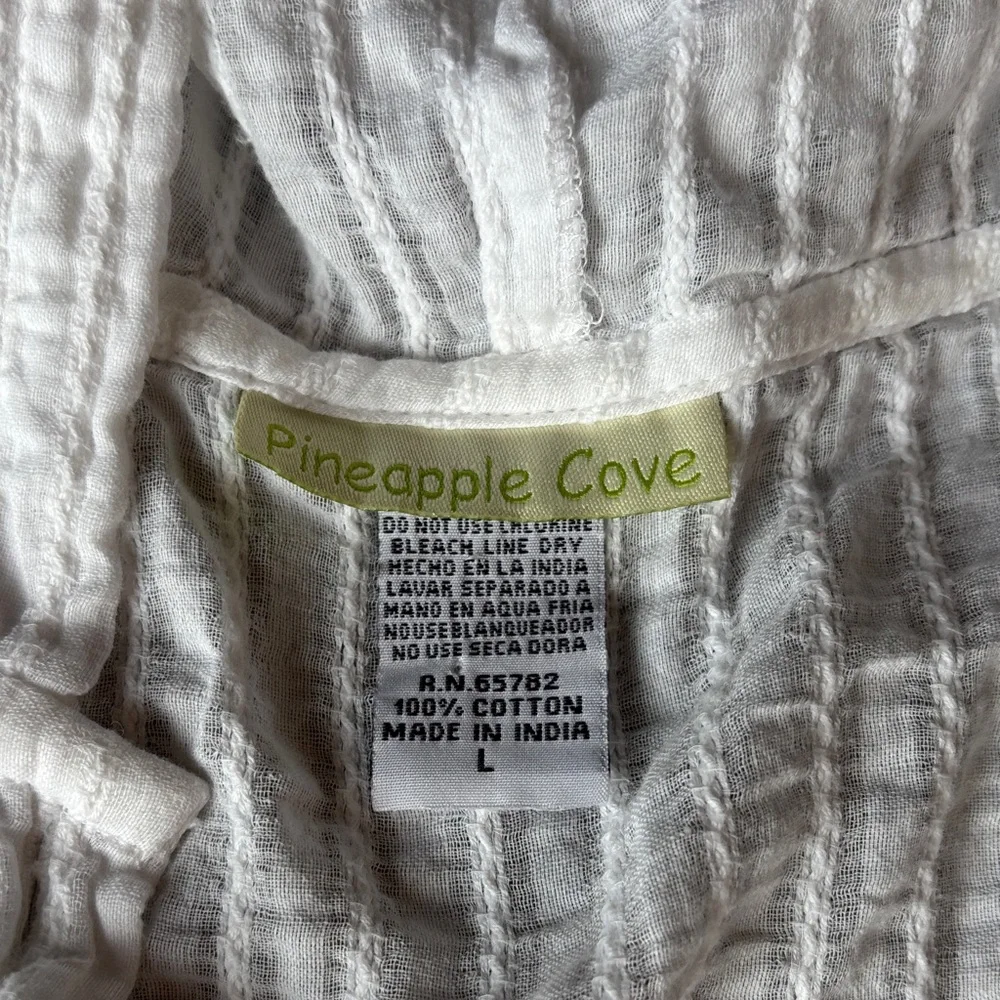 White Textured effortless Button-Up Shirt / Cover Up w Hoodie 🤩 - Picture 10 of 12